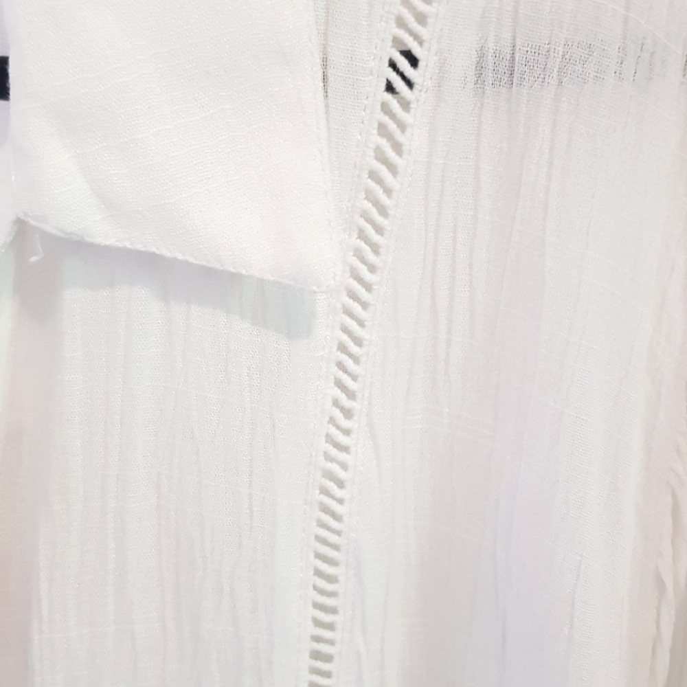 Beautiful white blouse - Picture 3 of 8